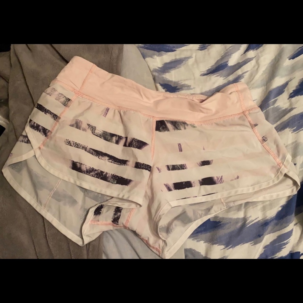 Lulu Lemon Shorts Size 6 2.5 inseam